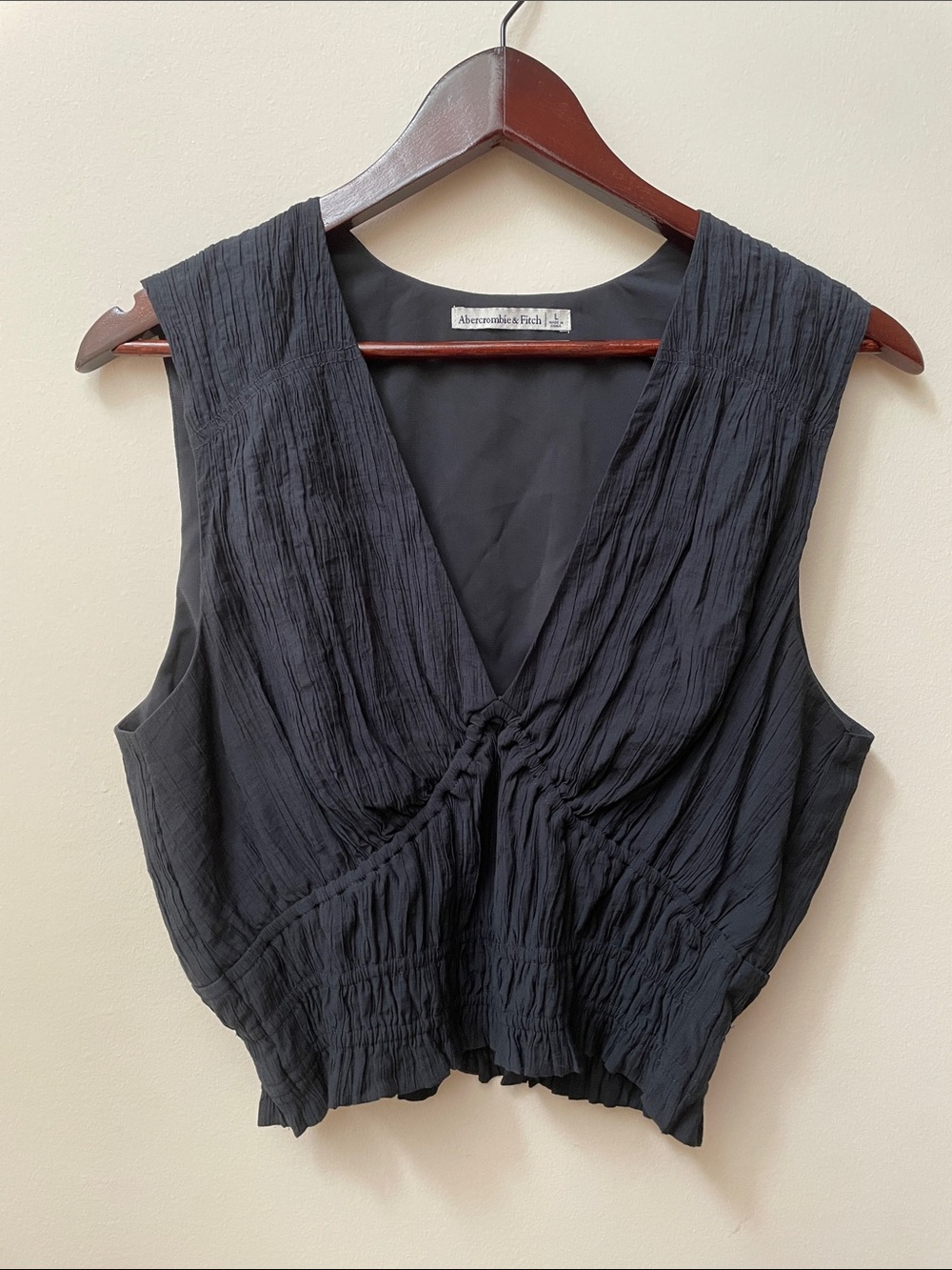Abercrombie & Fitch Navy Crepe Textured V-Neck Sleeveless Cropped Blouse
